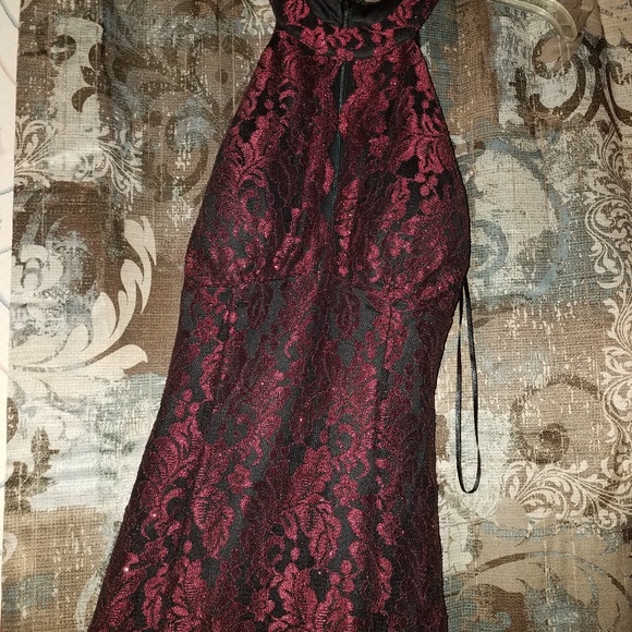 R&M, Red with black lace, Full length, Size 6 - Picture 5 of 8